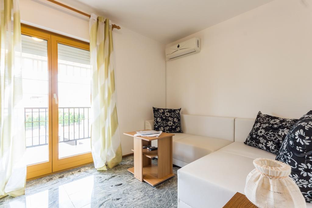 Apartments And Rooms Michaela Fažana Chambre photo