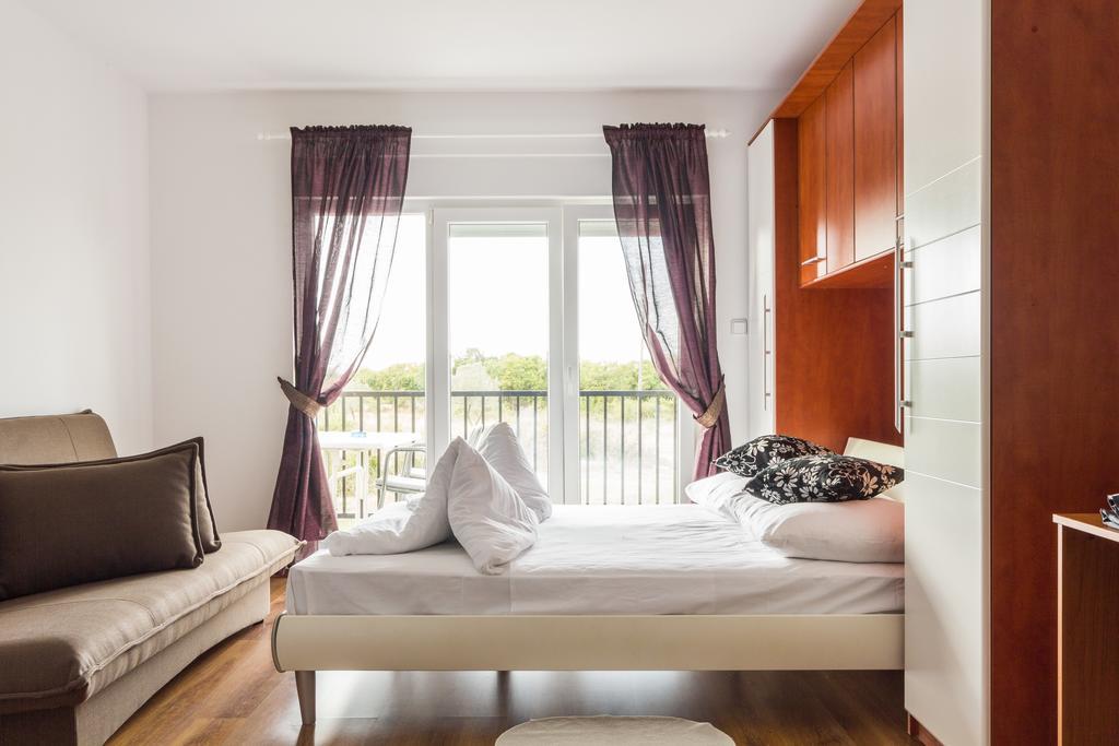 Apartments And Rooms Michaela Fažana Chambre photo