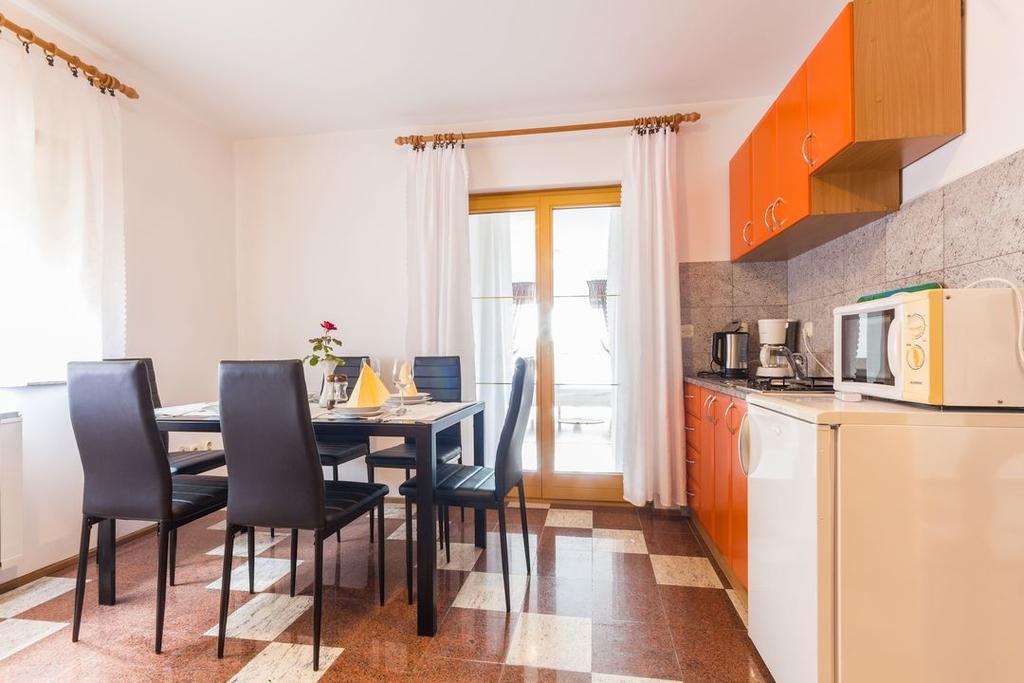 Apartments And Rooms Michaela Fažana Extérieur photo