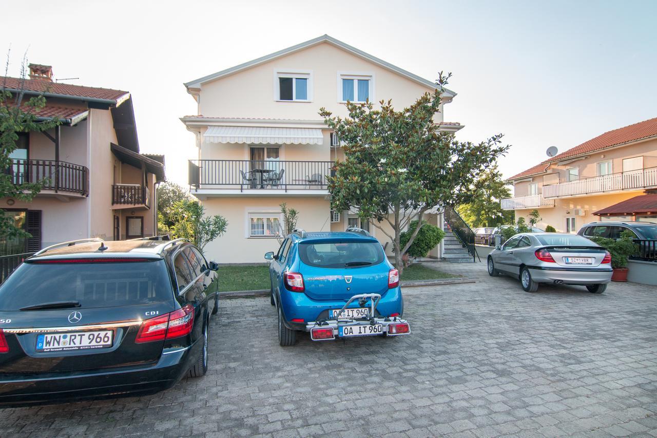 Apartments And Rooms Michaela Fažana Extérieur photo